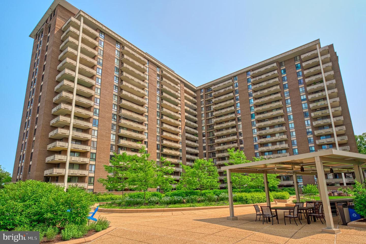 Property Photo:  1800 Old Meadow Road 609  VA 22102 
