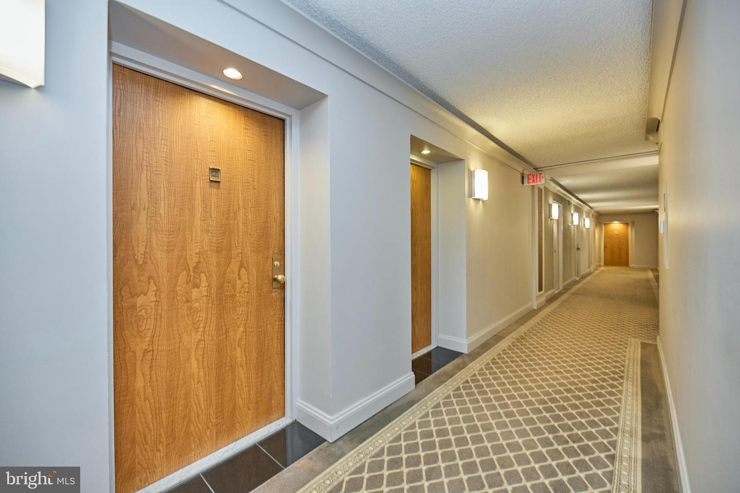 Property Photo: 1800 Old Meadow Road 609 VA 22102