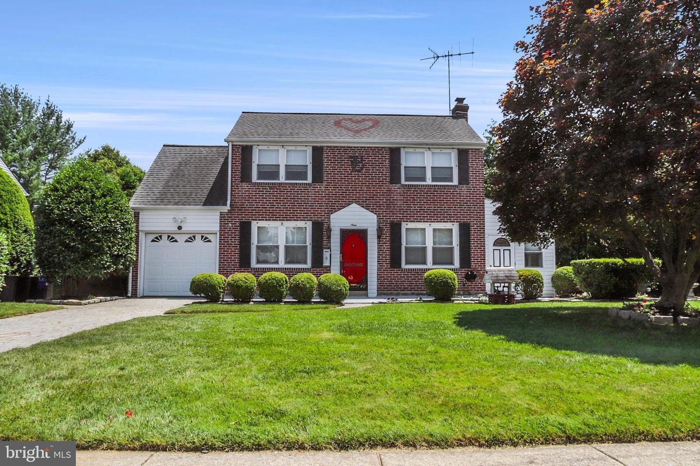 Property Photo: 9 Strathaven Drive PA 19008