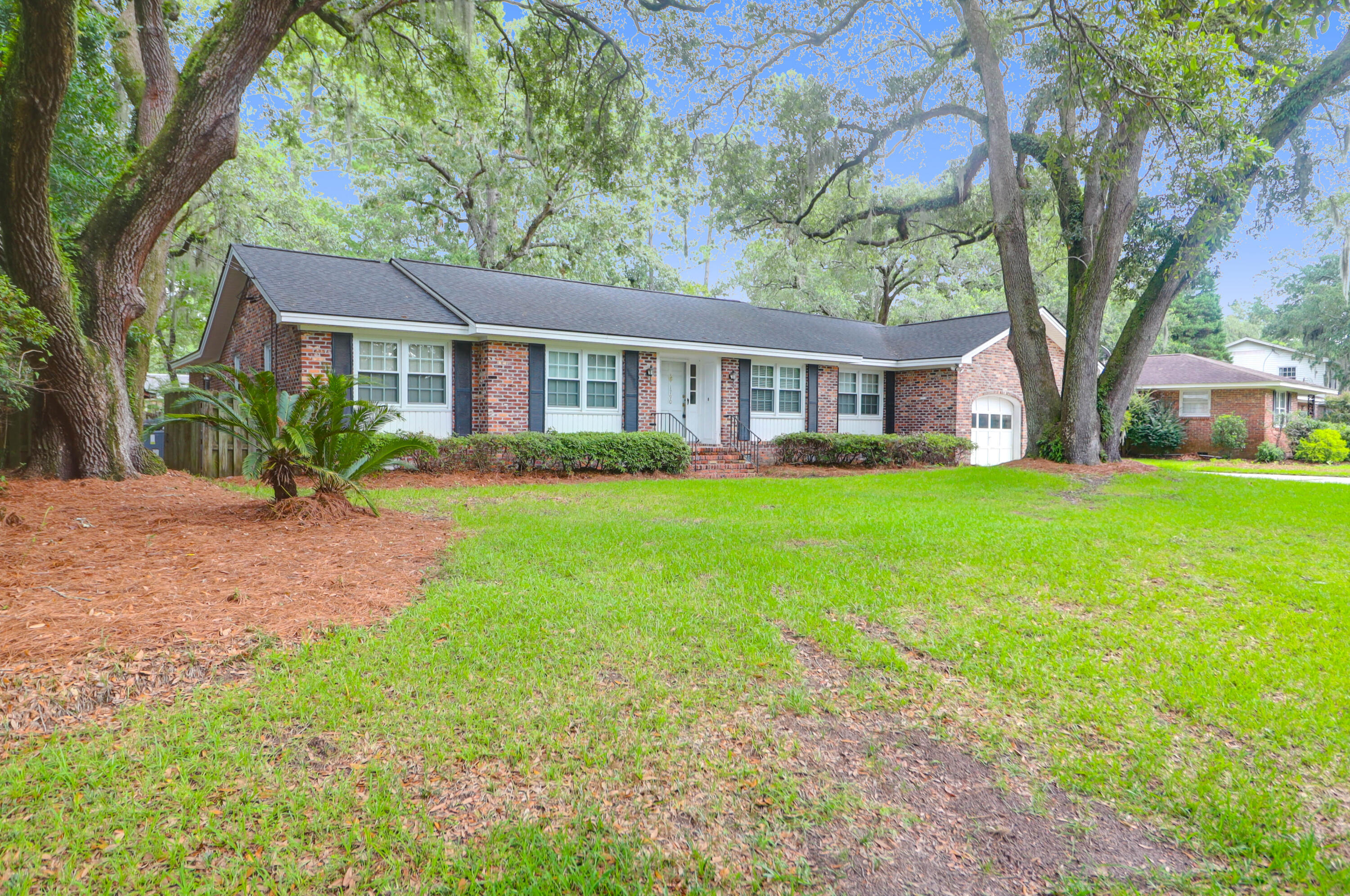 Property Photo: 1790 Balfoure Drive SC 29407