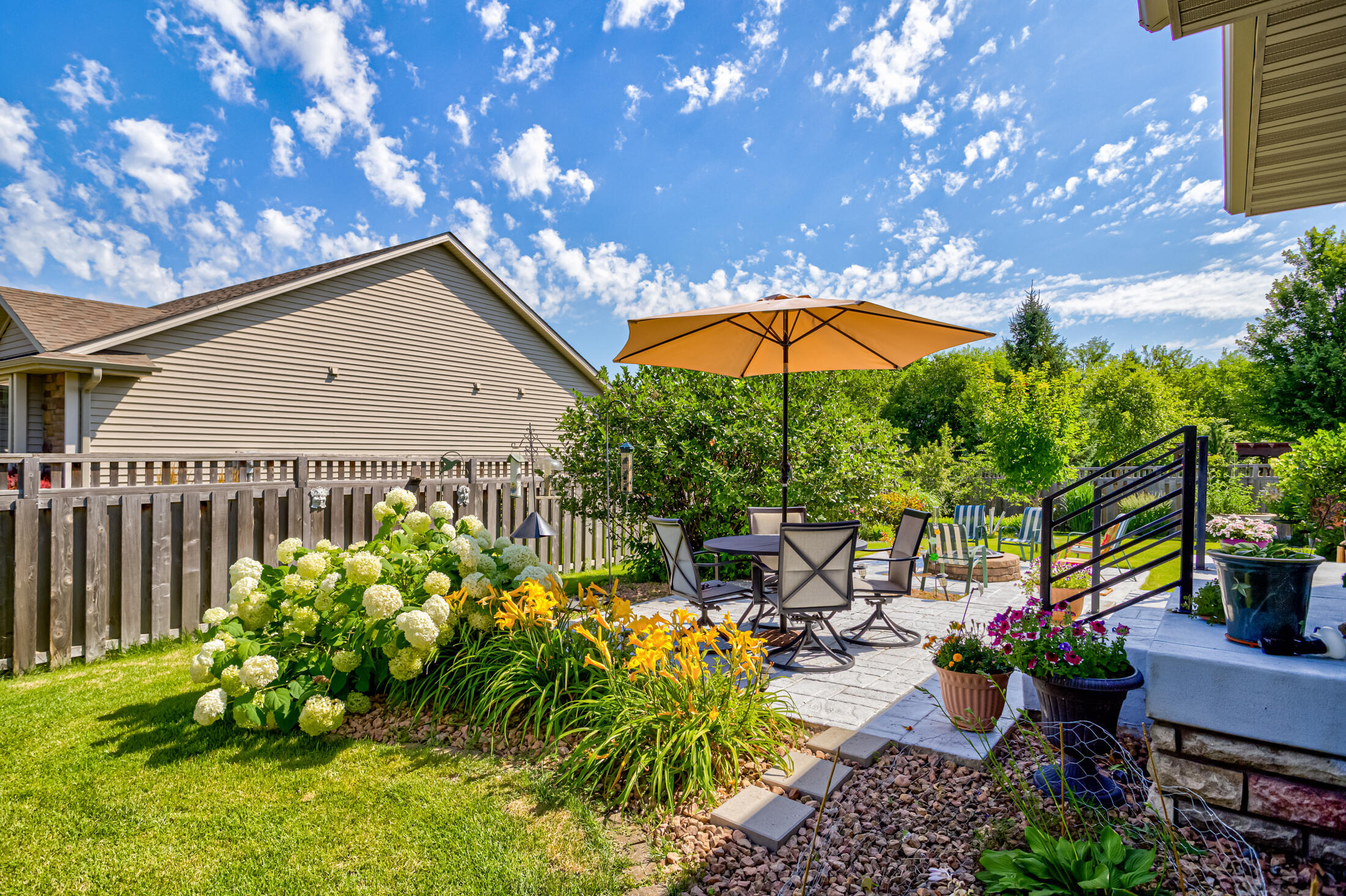 Property Photo: 2425 Dalton Circle IA 50010