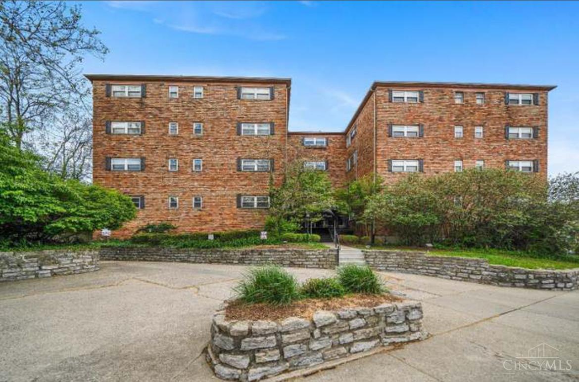 2270 Madison Road  Cincinnati OH 45208 photo