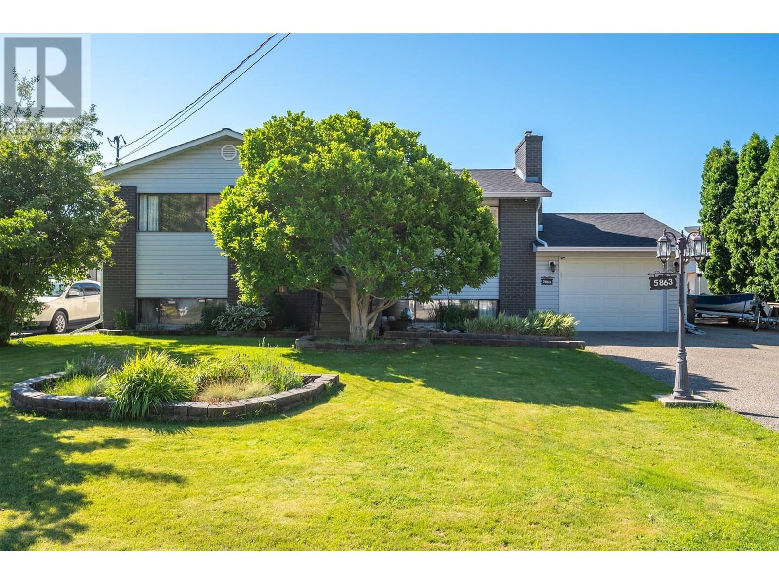 Property Photo: 5863 Fairview Place Place BC V0H 1T0