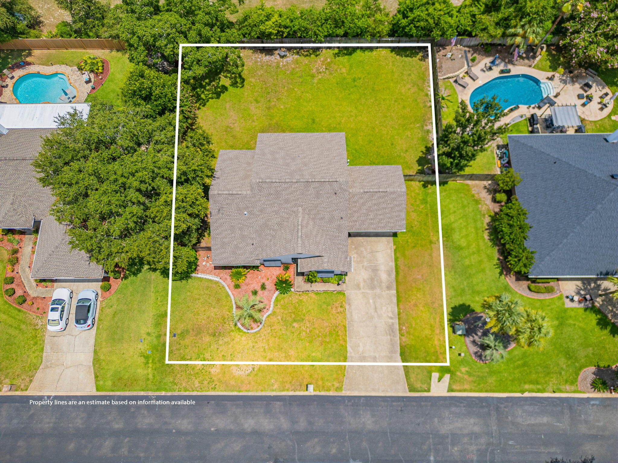 Property Photo: 9352 Vandivere Drive FL 32566