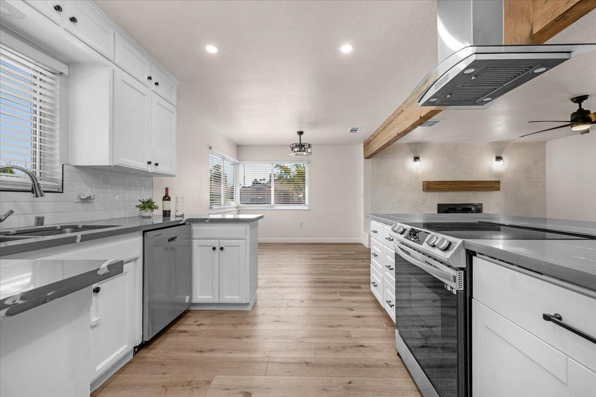 652 E Portals Avenue  Fresno CA 93710 photo