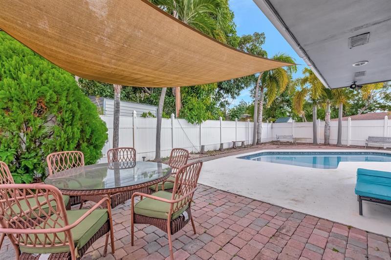 Property Photo: 1506 SW 3rd Ave FL 33060