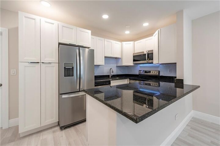 628 NE 8th Ave #4  Fort Lauderdale FL 33304 photo