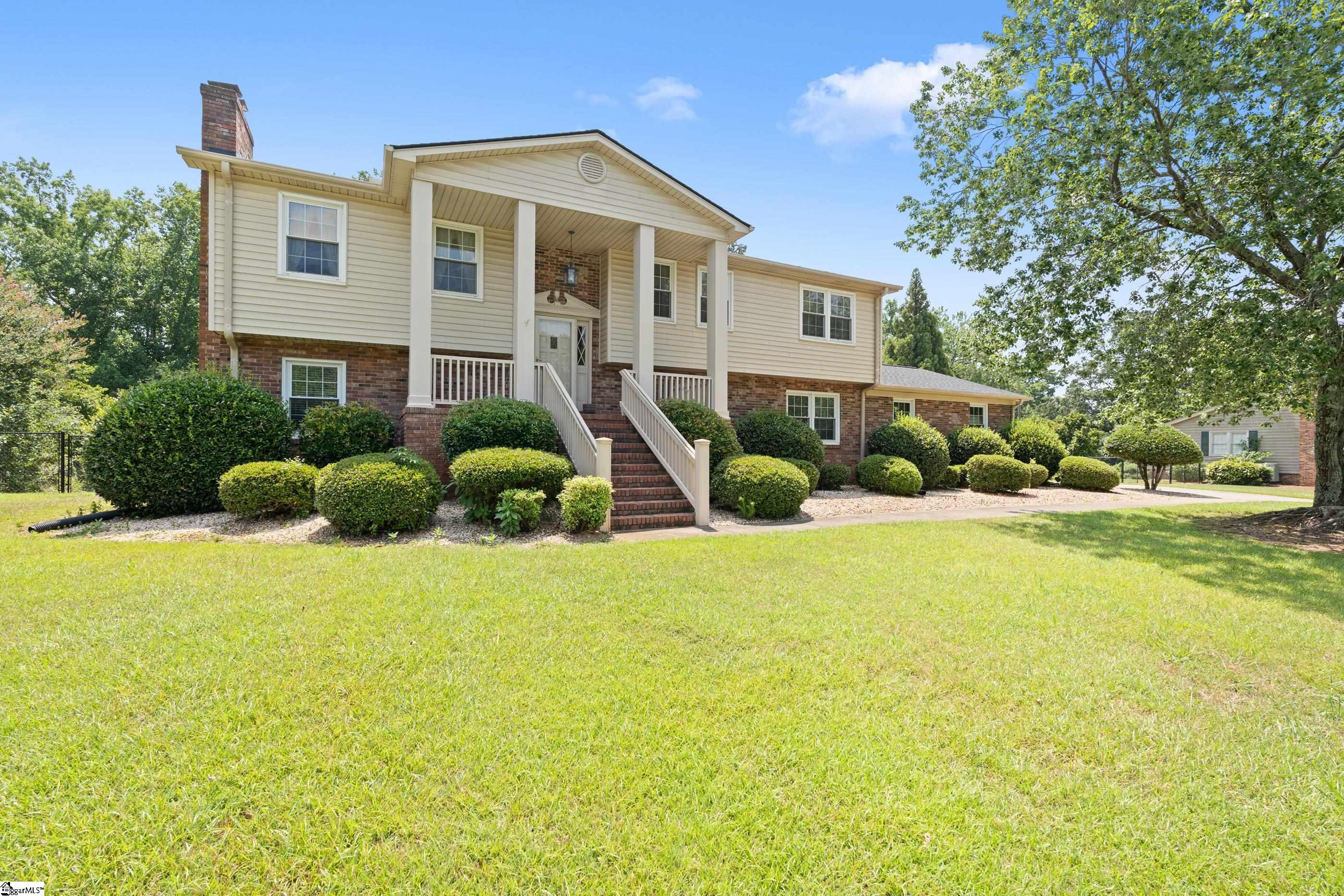 Property Photo: 725 Parkins Mill Road SC 29607