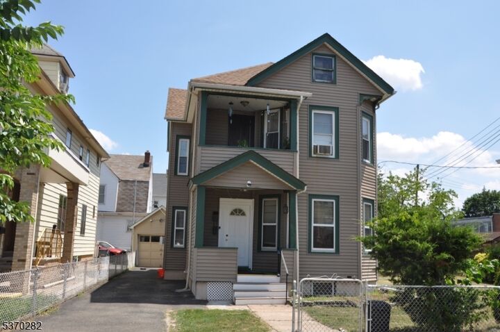 112 Palisade Ave  Garfield City NJ 07026 photo