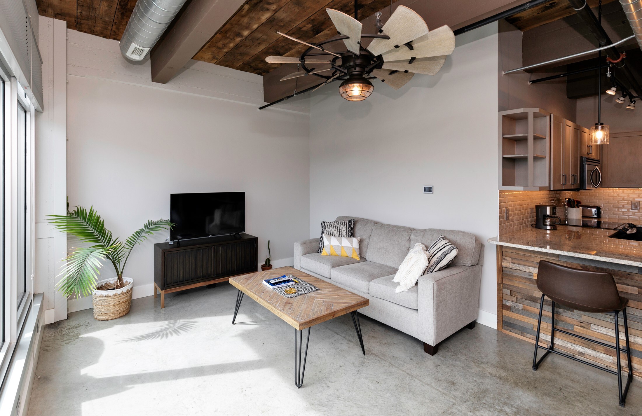 Property Photo:  120 SW 5th Street 306  IA 50309 