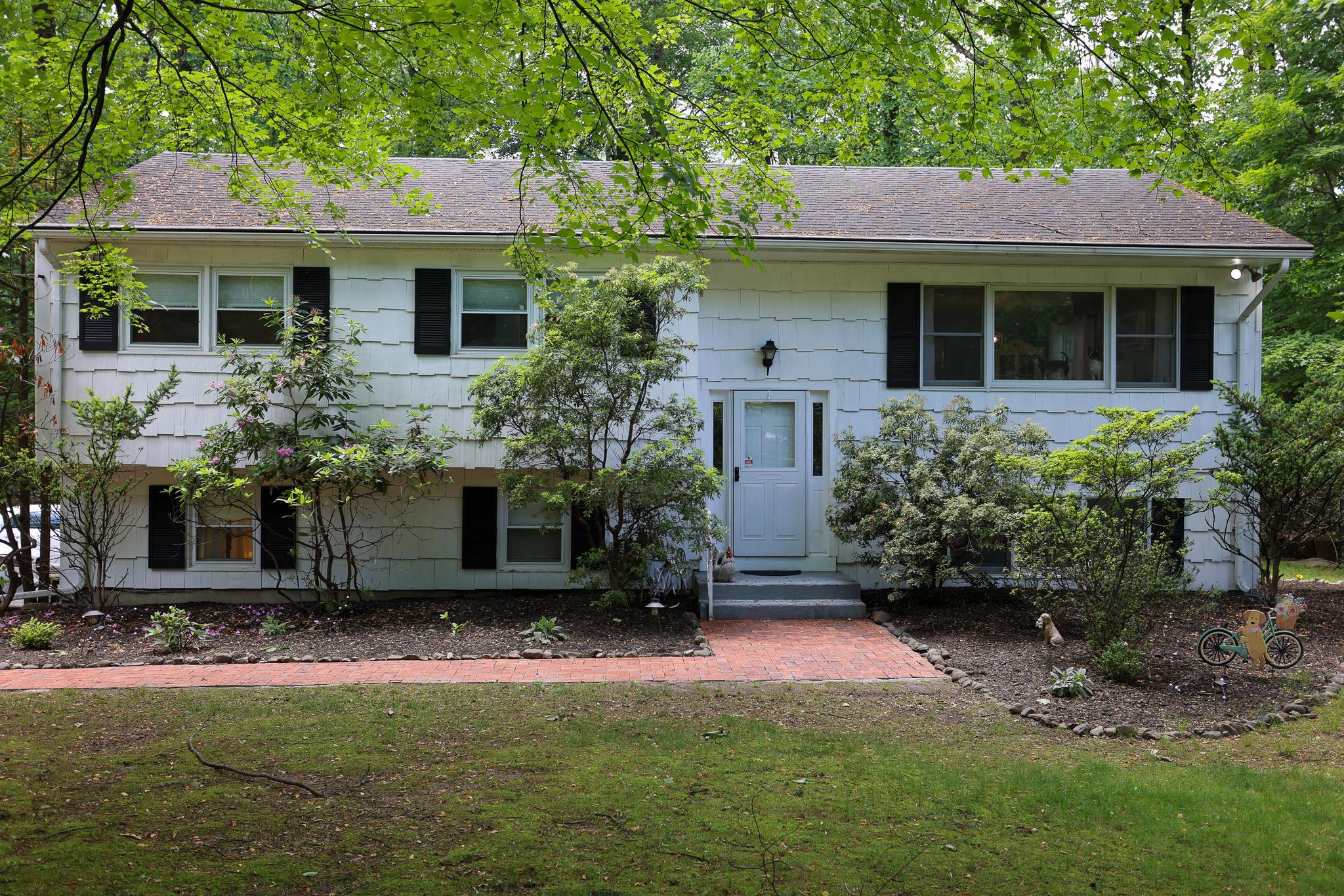 Property Photo: 21 Edgebrook Lane NY 10952