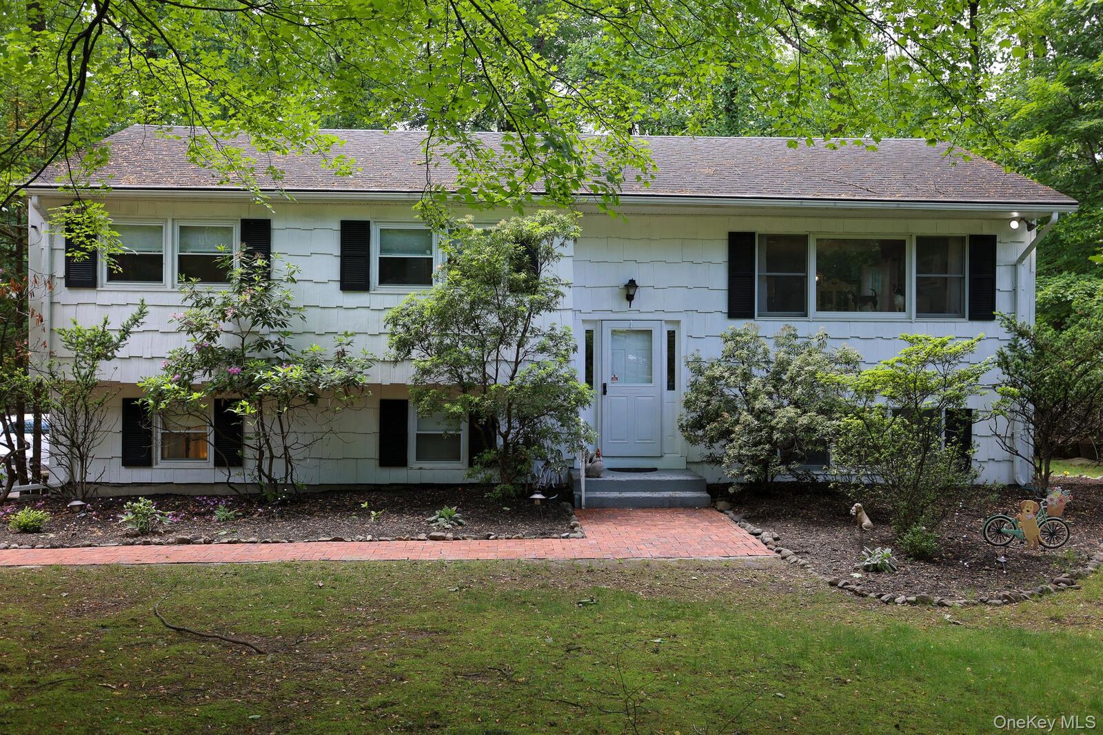 Property Photo:  21 Edgebrook Lane  NY 10952 