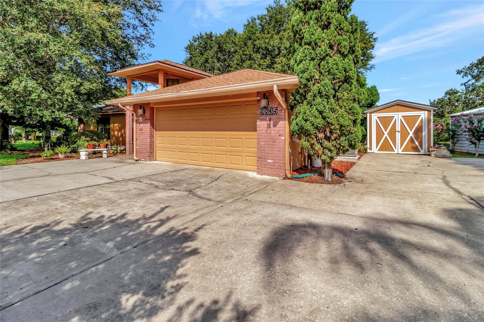 Property Photo:  9835 Lakeshore Drive  FL 34711 