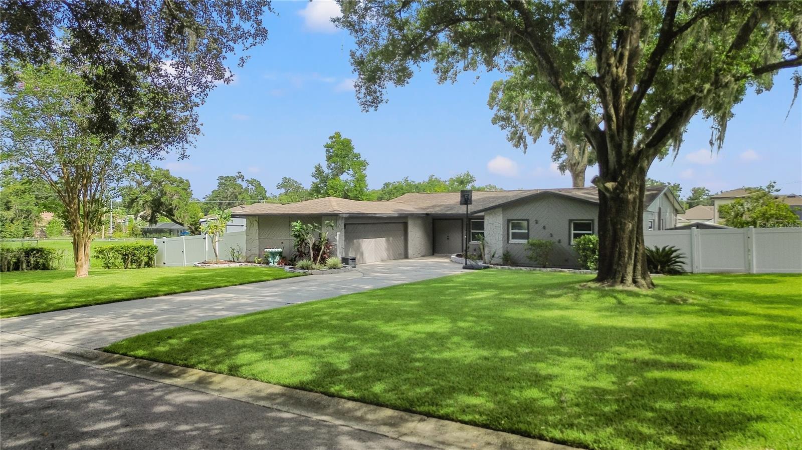 Property Photo: 2838 Springdell Circle FL 33596