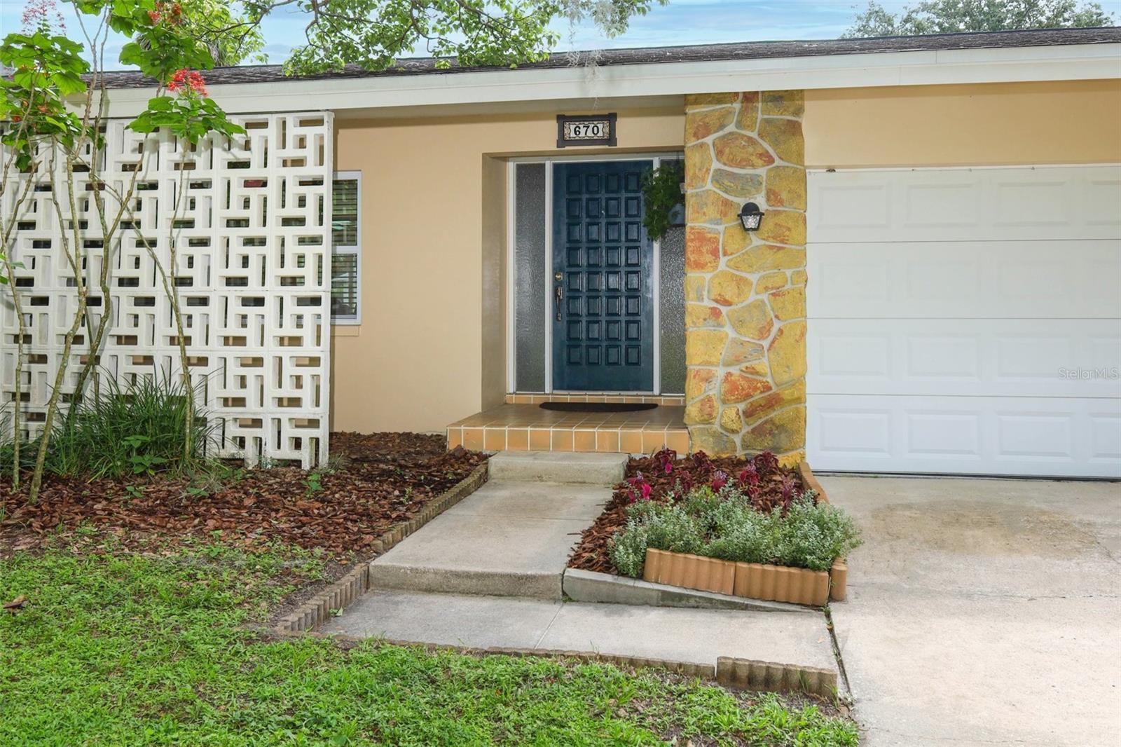 Property Photo: 670 Palm Drive FL 32765