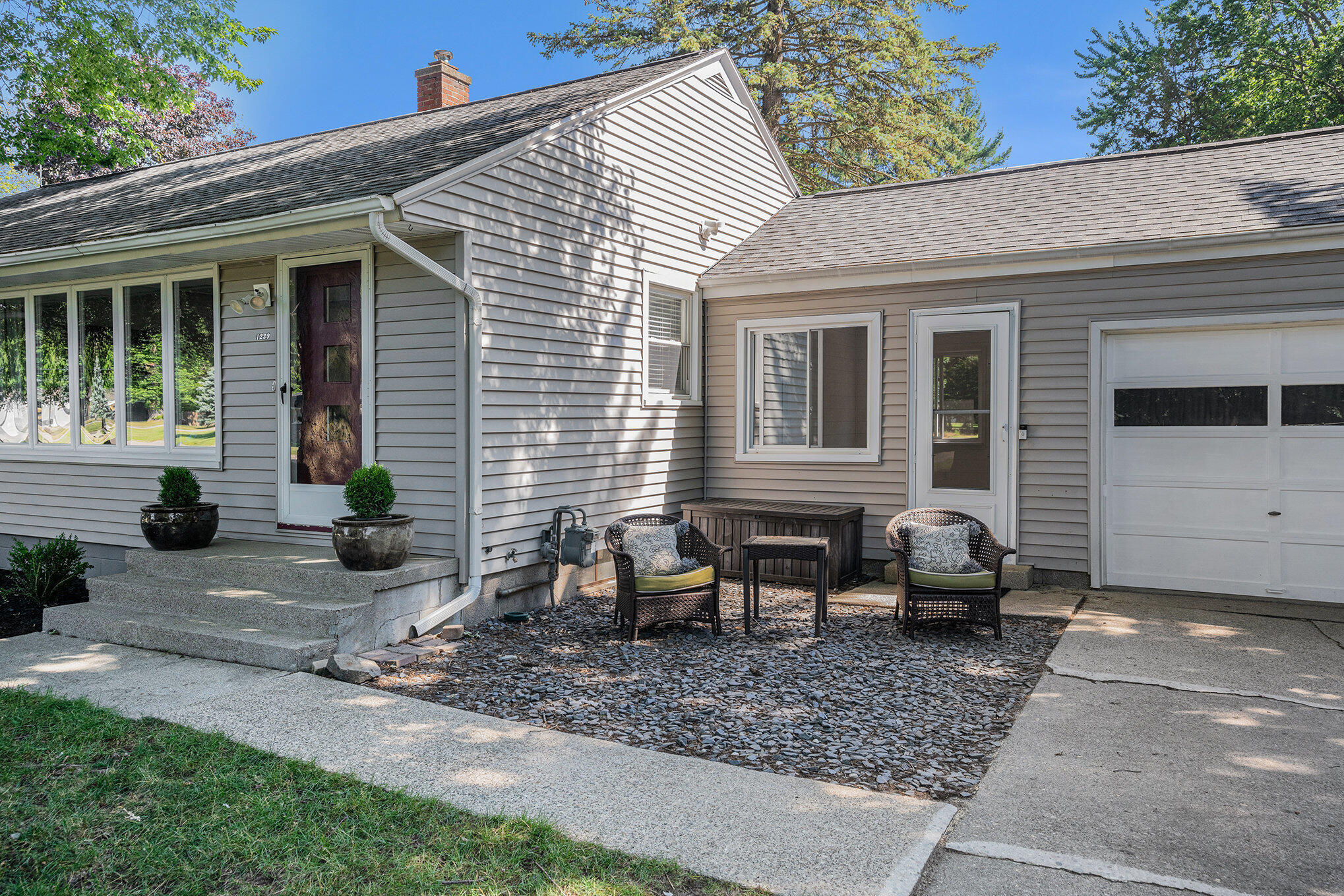 Property Photo:  1239 Ione Avenue  MI 49441 
