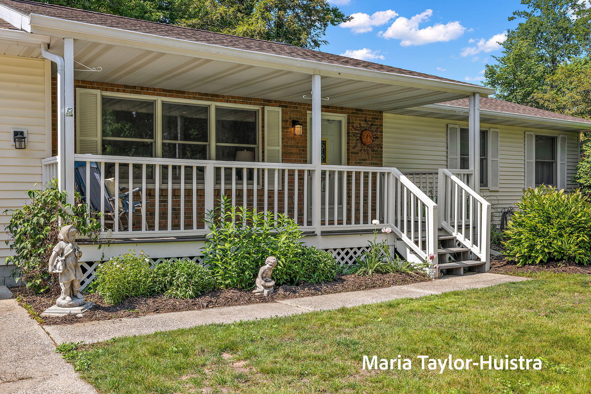 Property Photo: 16205 Suffolk Drive MI 49456