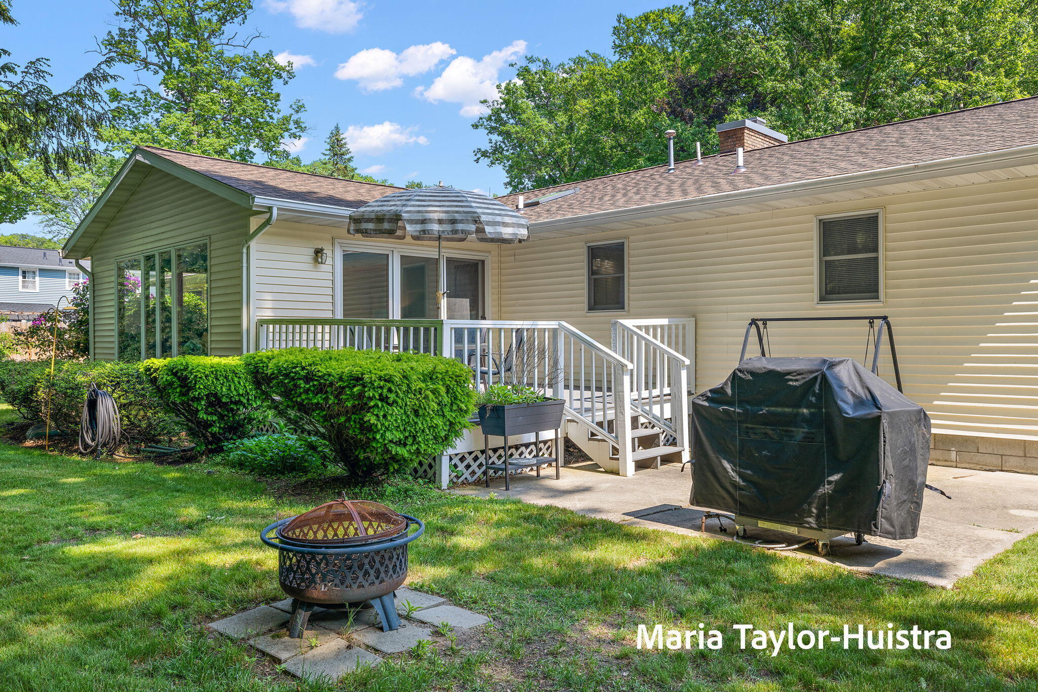 Property Photo:  16205 Suffolk Drive  MI 49456 