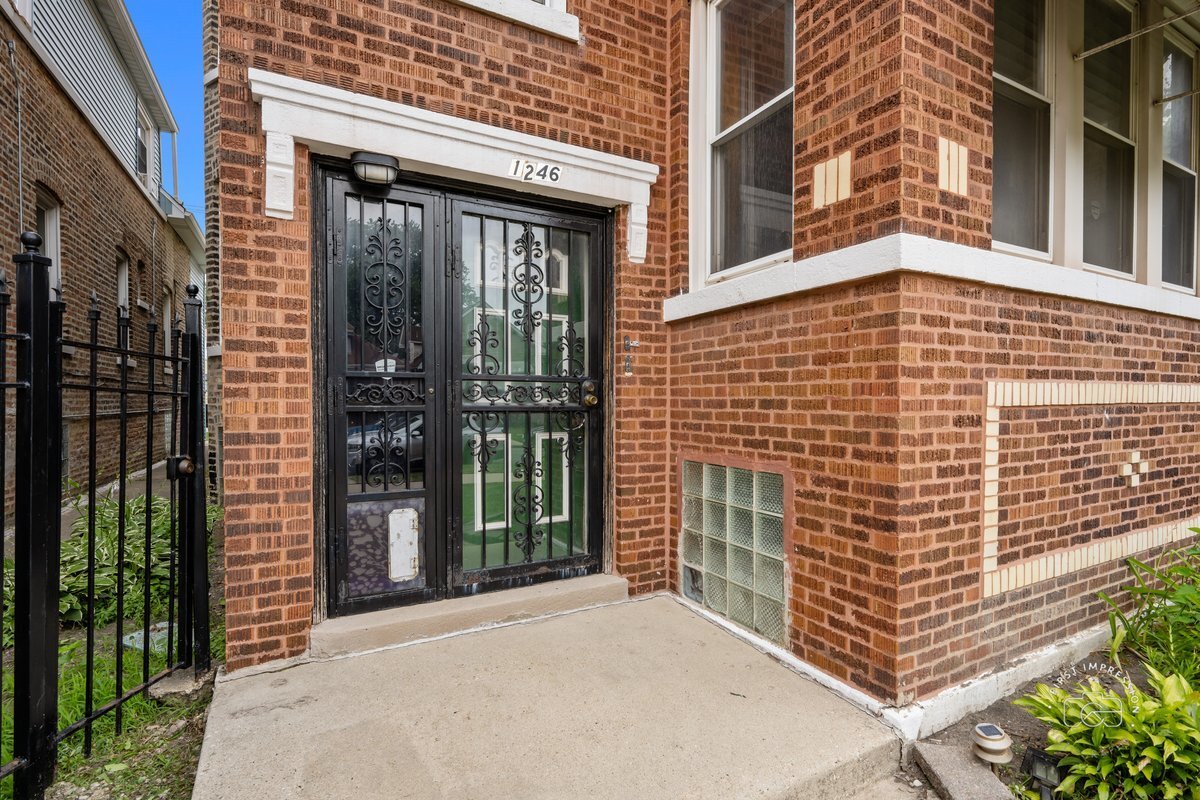 Property Photo: 1246 N Monitor Avenue IL 60651