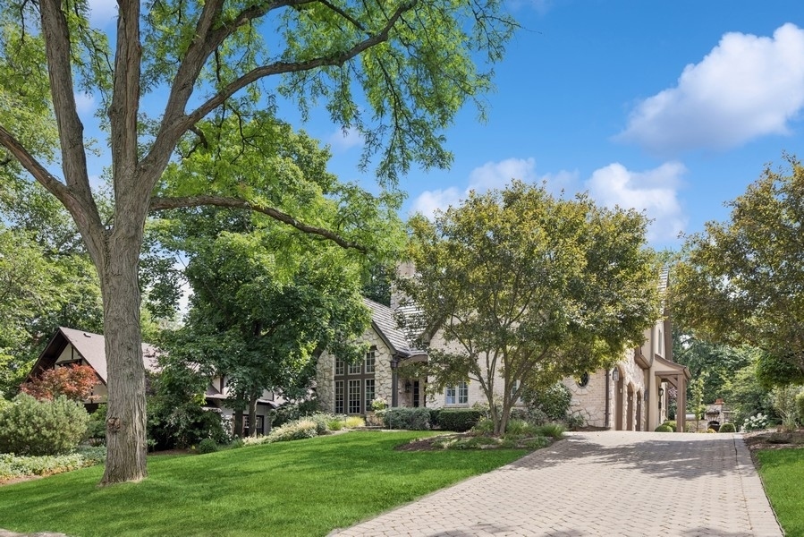 Property Photo: 31 Oak Street S IL 60521