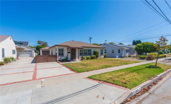 Property Photo:  2605 Robinson Street  CA 90278 