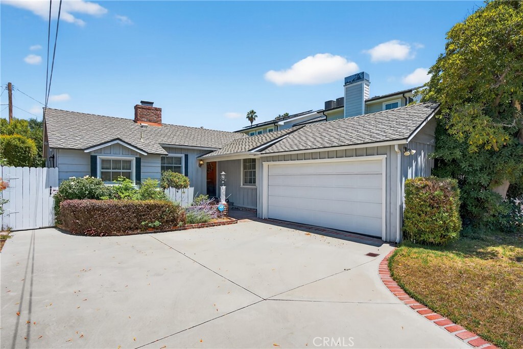 Property Photo: 15747 Addison Street CA 91436