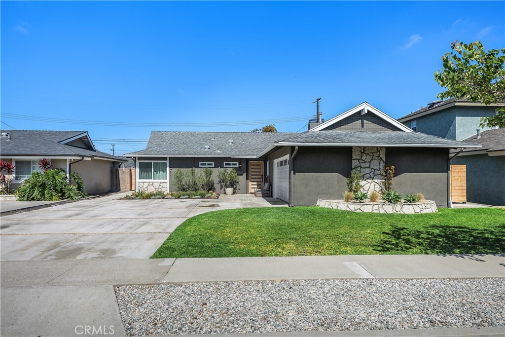 Property Photo: 16111 Birdie Lane CA 92649
