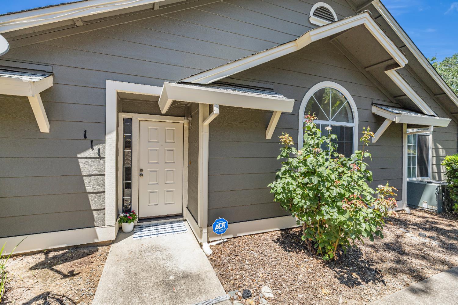 Property Photo: 111 Pierpoint Circle CA 95630