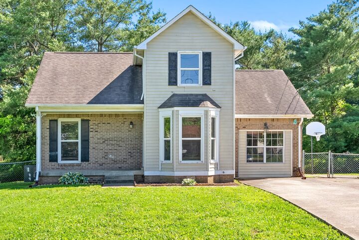 Property Photo: 902 Cimarron Ct TN 37042