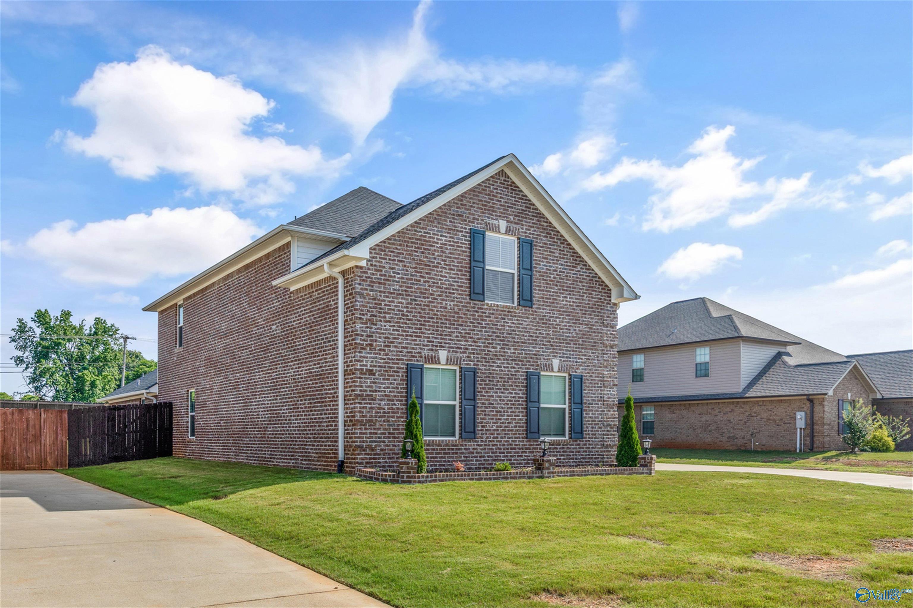 Property Photo:  17050 Stonegate Drive  AL 35613 