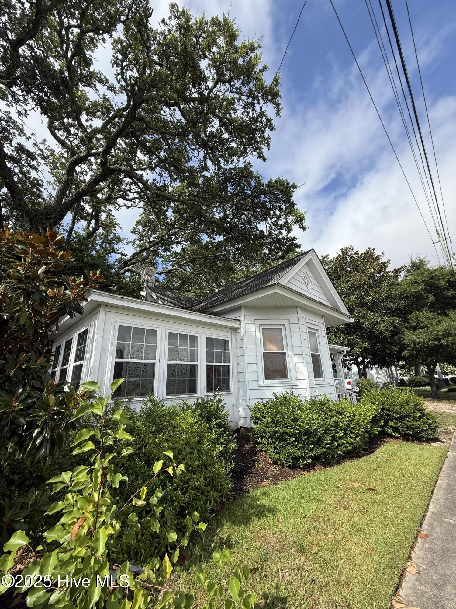 Property Photo: 2809 Arendell Street NC 28557