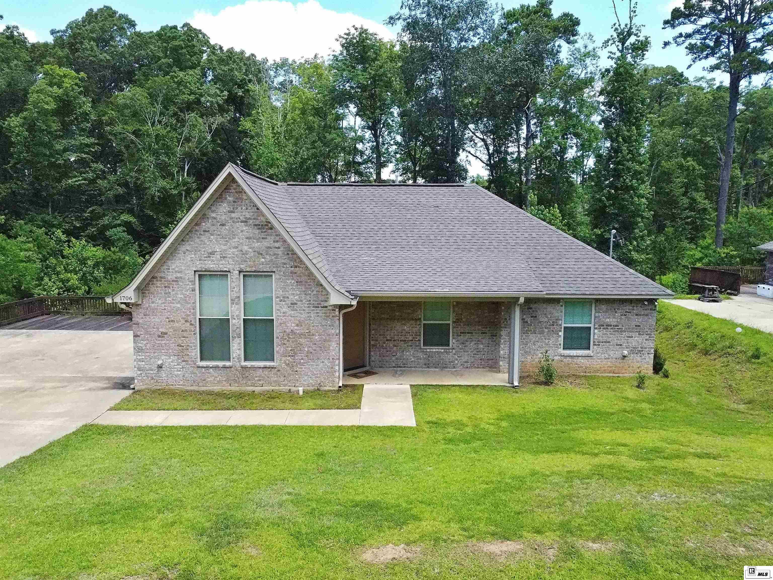 Property Photo: 1706 Wade Drive LA 71270