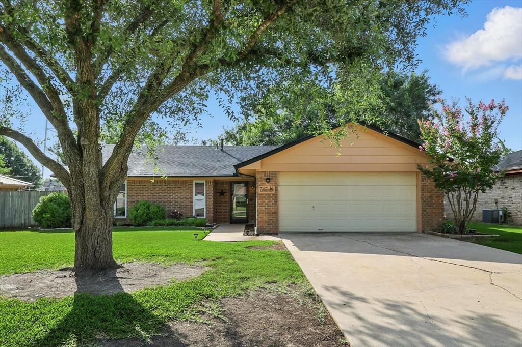 Property Photo: 16 Christi Lane TX 76249