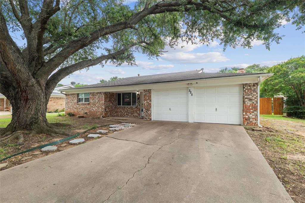 Property Photo: 325 Belmont Street TX 76053