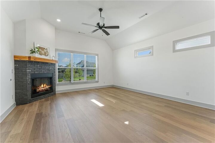 Property Photo:  3206 SW Rosemont Avenue  AR 72713 