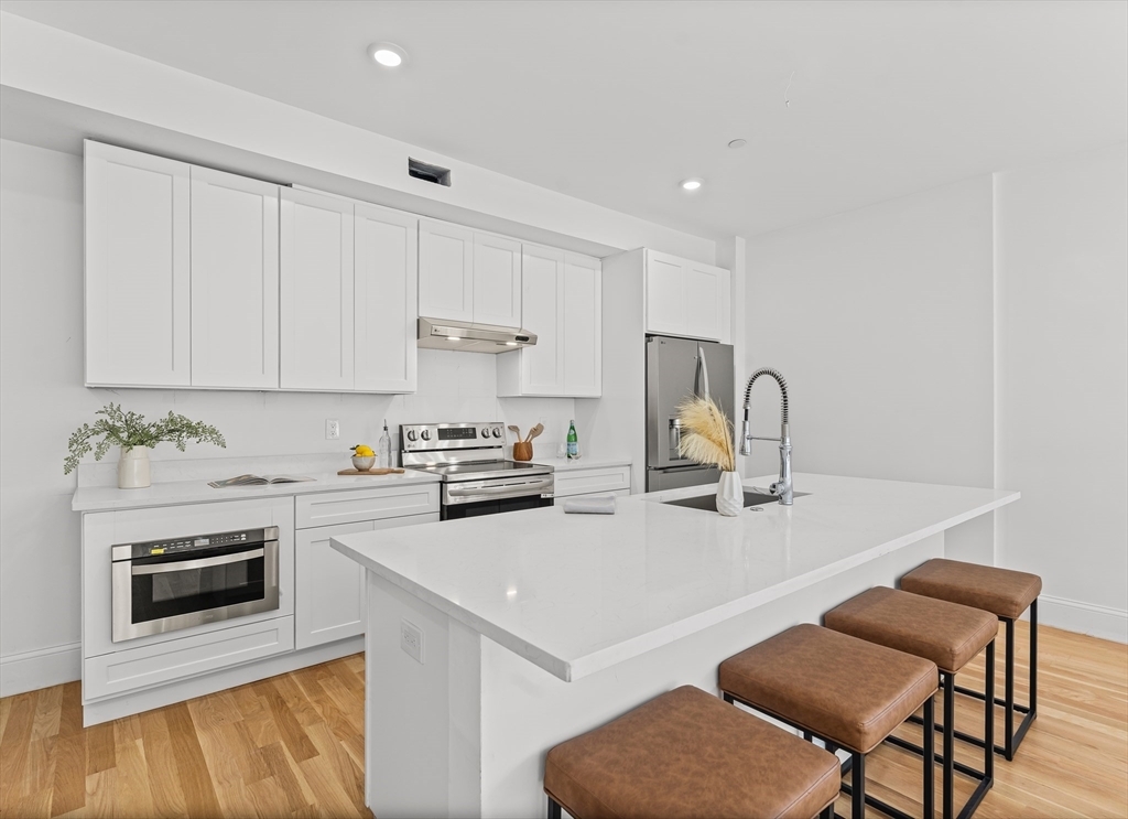 Property Photo: 272 Lincoln St 302 MA 01752