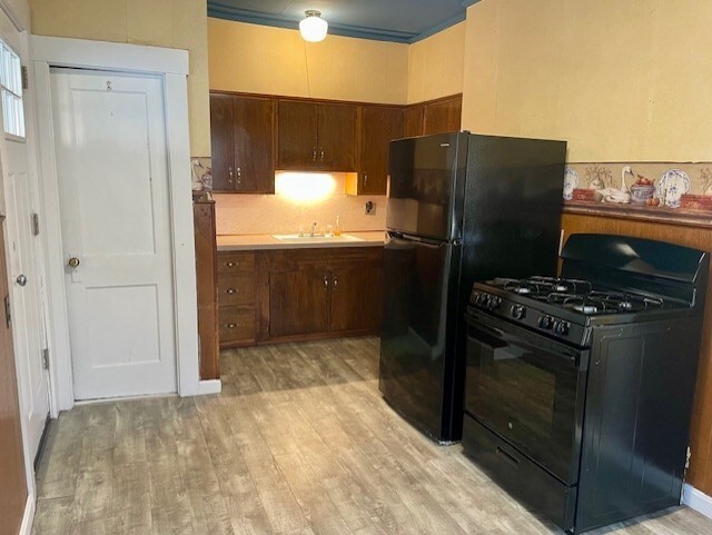 Property Photo: 117 Laurel St 2 MA 01420