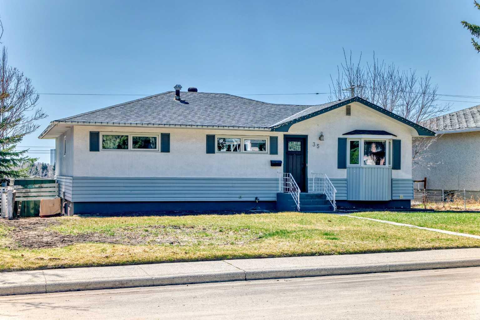 Property Photo: 35 Collingwood Place NW AB T2L 0R1