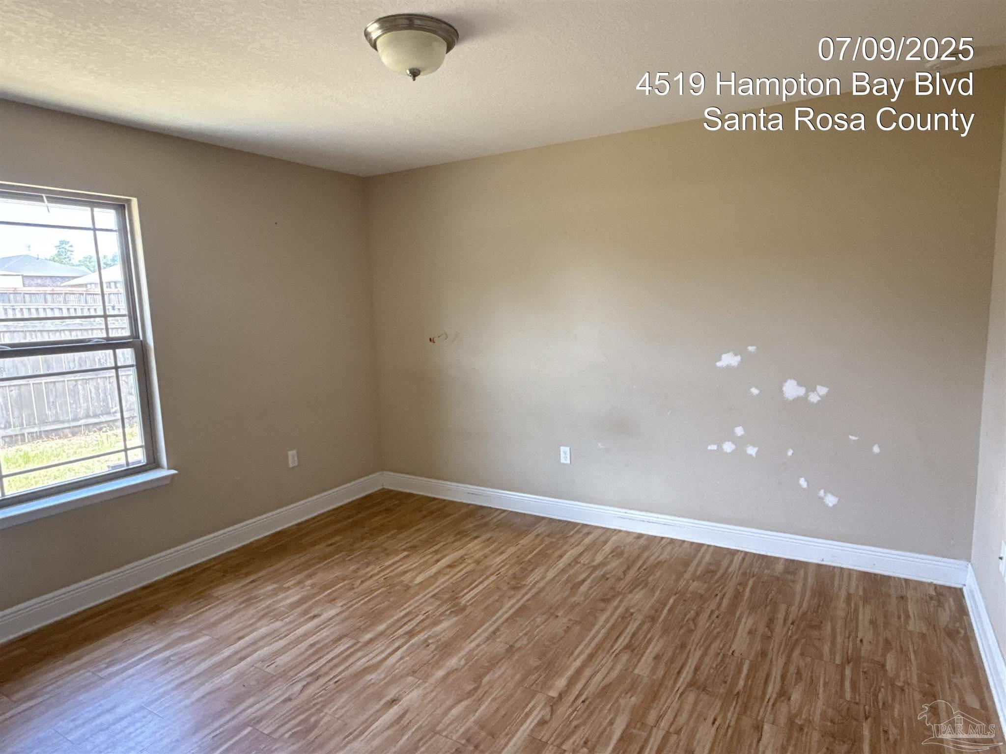 Property Photo: 4519 Hampton Bay Blvd FL 32583