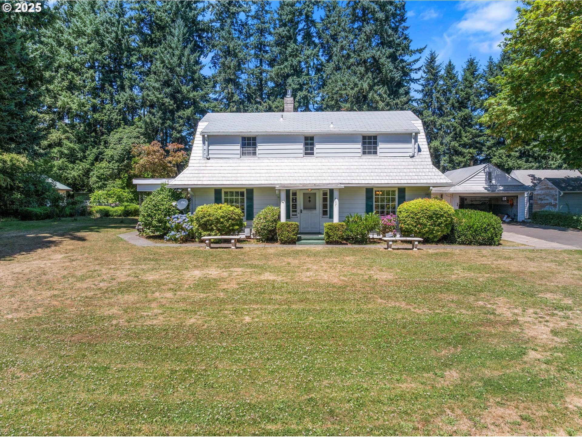 Property Photo: 4607 SE River Dr OR 97267