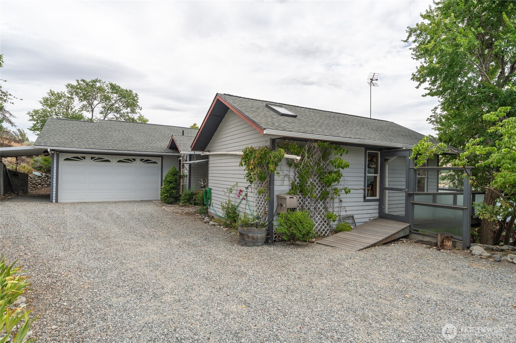 Property Photo: 916 No See Um Road WA 98816
