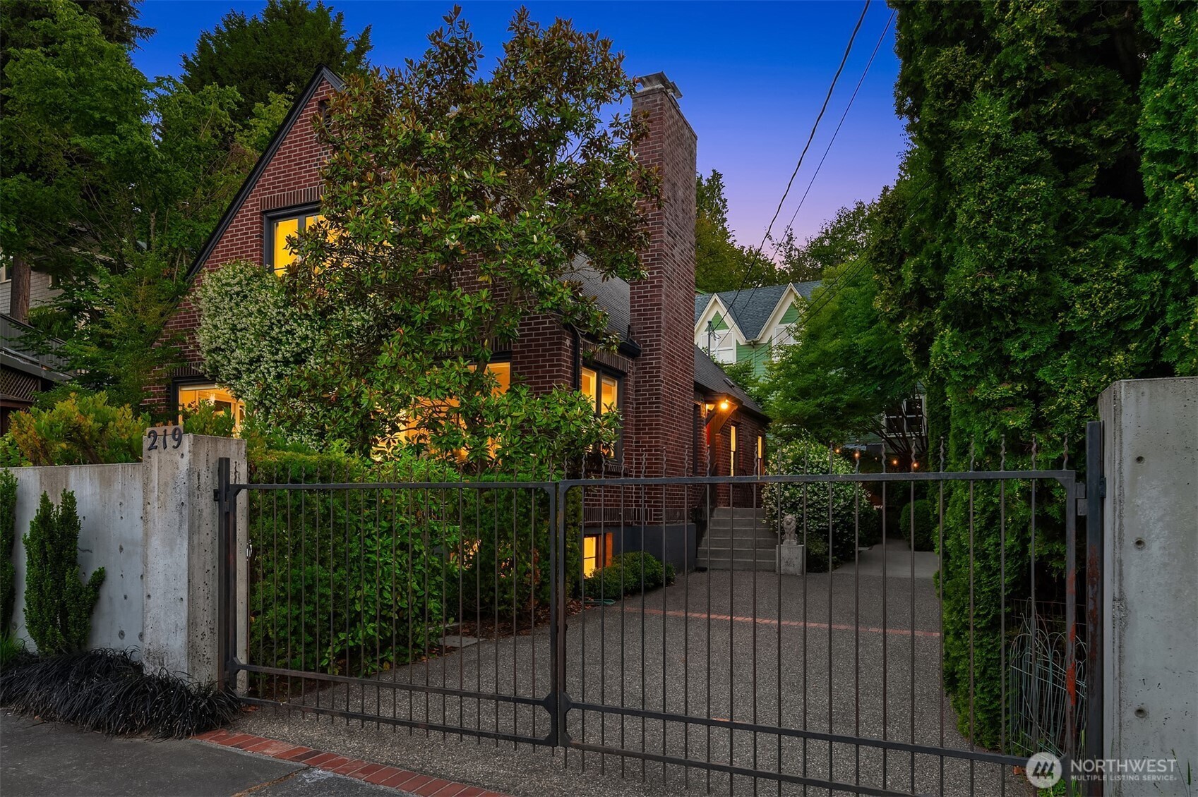 Property Photo:  219  Erie Avenue  WA 98122 