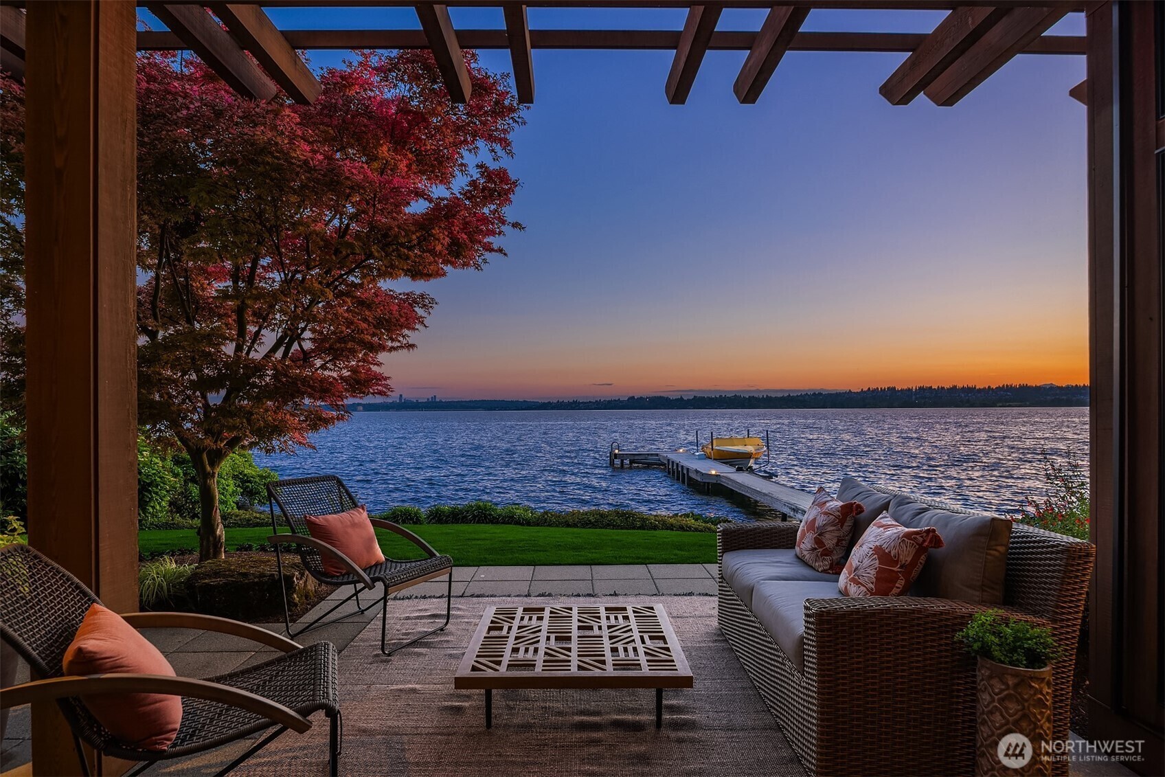 Property Photo: 245 Lake Avenue W WA 98033