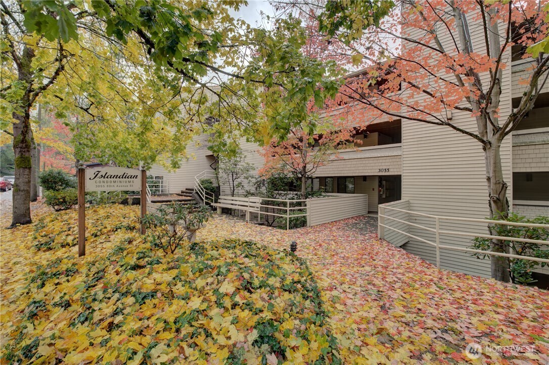 Property Photo:  3055  80th Avenue SE 106  WA 98040 