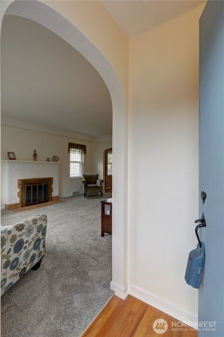 Property Photo:  910 N Union Avenue  WA 98406 