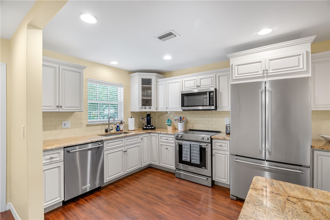 Property Photo: 900 Jasmine Lane 203A FL 32963