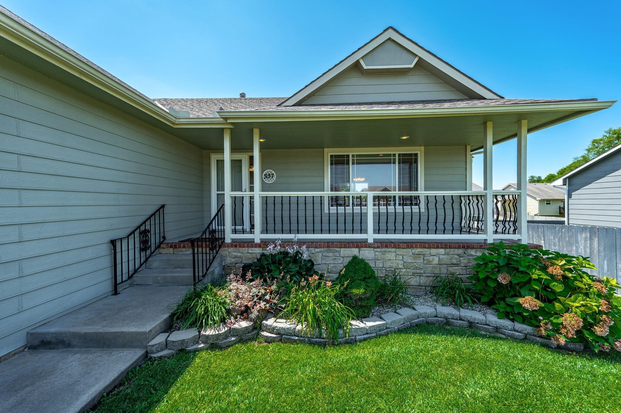 Property Photo: 337 E Quail Ridge St KS 67110-1134
