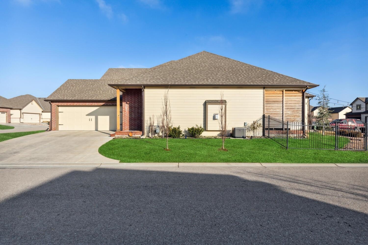 Property Photo: 818 N McCloud Unit 305 KS 67002