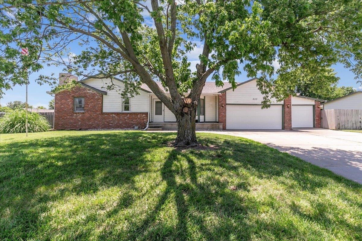 Property Photo: 533 E Berry Ave KS 67133