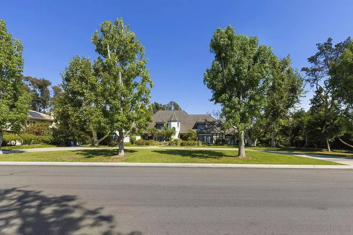 Property Photo: 6350 Calle Del Campanario CA 92067